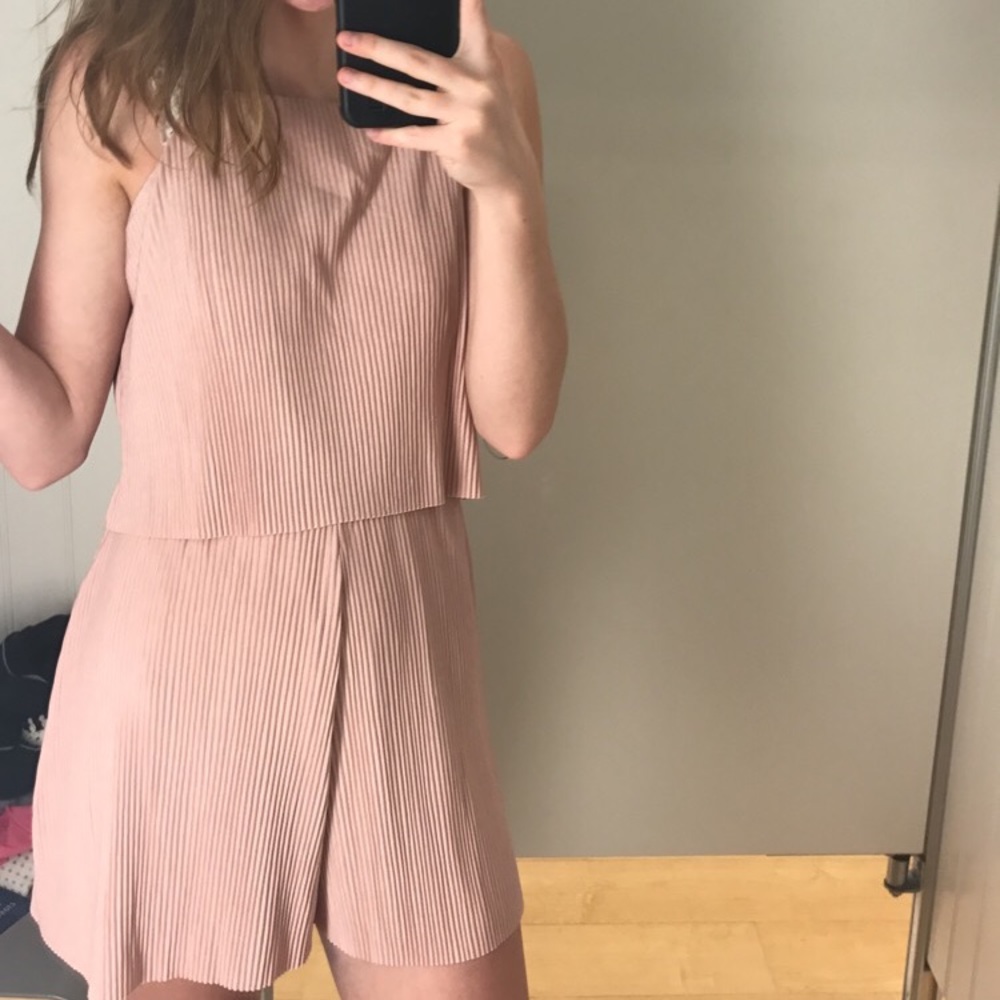Super cute blush romper!